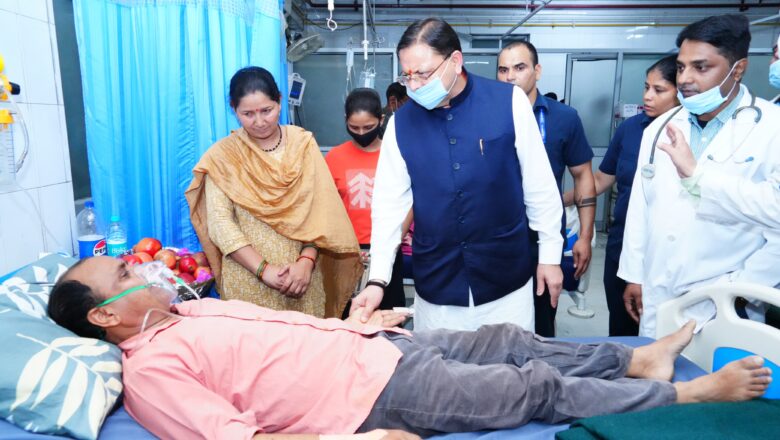 राज्य सरकार संकट की घड़ी में पत्रकारों के साथ – दून अस्पताल में भर्ती वरिष्ठ पत्रकार मोहन भुलानी से सीएम धामी ने मुलाकात कर जताया सहयोग