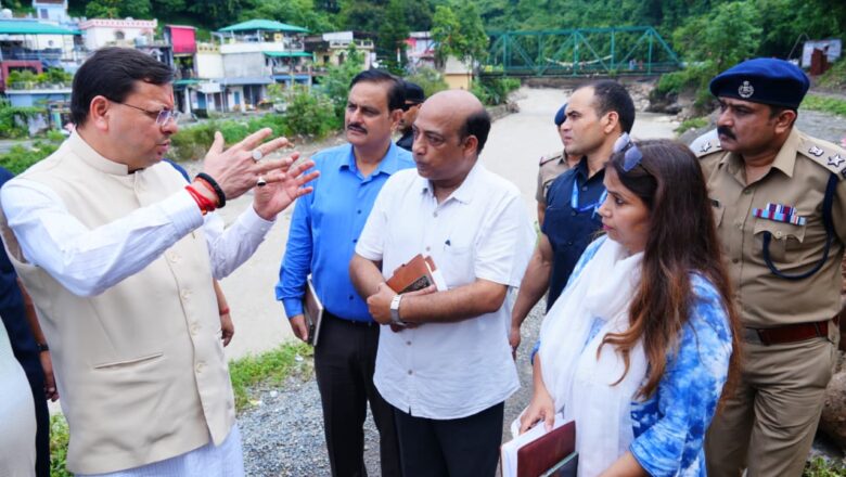 धामी ने फिर जीता जनता का दिल – सड़कों की मरम्मत, आवागमन की वैकल्पिक व्यवस्था और त्वरित सहायता पर ज़ोर