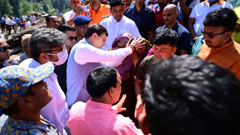 पीड़ितों के आंसुओं में सच्चा सेवक बना नेता, दूर नहीं, सबसे पास हैं      