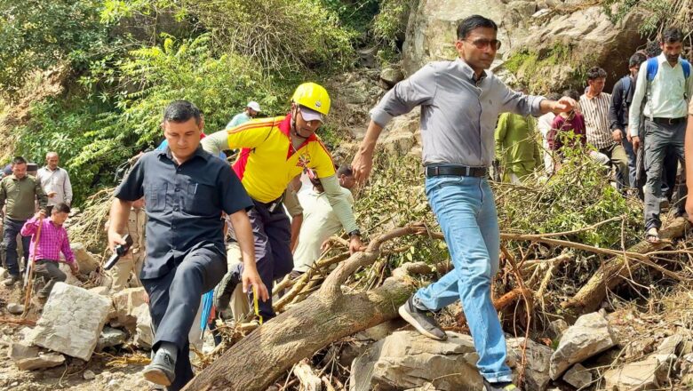 पेड़ों की छांव में, खेतों की मिट्टी में दिखी प्रशासन की ईमानदारी   
