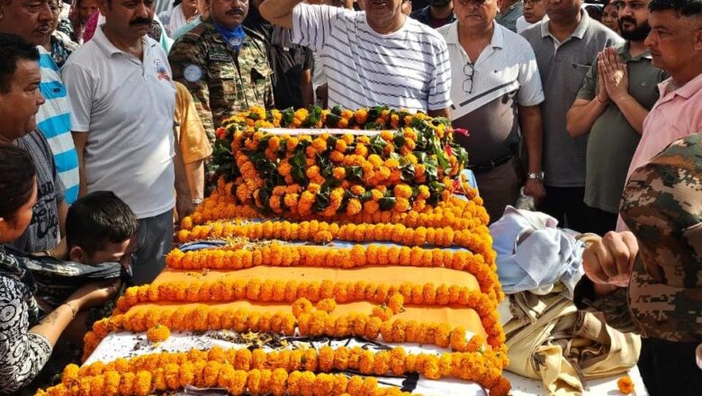 अंतिम सलामी में रो पड़ा गढ़ी कैंट, सुजीत को मंत्री जोशी ने दी श्रद्धांजलि