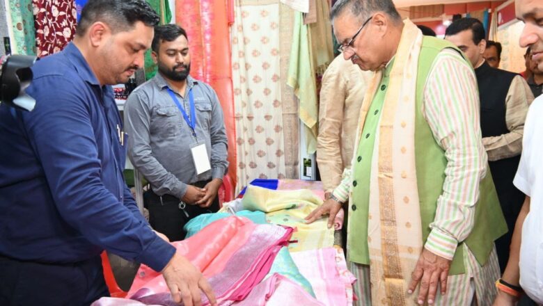 मंत्री गणेश जोशी ने एक्स्पो में लगे स्टोलों का अवलोकन भी किया   