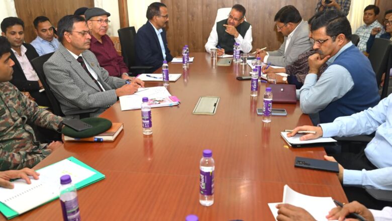 मंत्री गणेश जोशी ने नगर निगम सभागार में की बैठक, सैनिक सम्मेलन के आयोजन को लेकर की चर्चा”