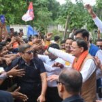 मुख्यमंत्री धामी के उद्बोधन के दौरान सभास्थल “मोदी-धामी-नीतीश सरकार ज़िंदाबाद” और “धाकड़ धामी ज़िंदाबाद” के नारों से गूंज उठा