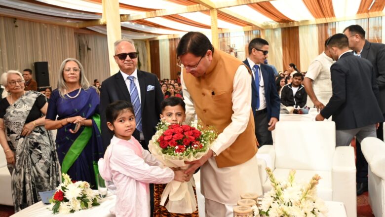 मुख्यमंत्री ने कहा बच्चों को शिक्षा प्रदान करने के साथ ही उनमें अनुशासन, संस्कार एवं सेवाभाव की भावना विकसित किया जाना आवश्यक है