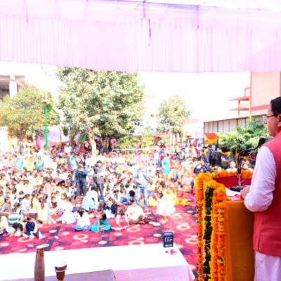 मुख्यमंत्री धामी ने बताया कि राज्य सरकार उत्तराखंड को विश्व की आध्यात्मिक राजधानी बनाने के संकल्प के साथ कार्य कर रही है