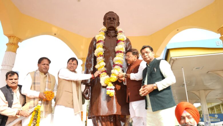 पंडित राम सुमेर शुक्ल की 47वीं पुण्यतिथि पर मुख्यमंत्री पुष्कर सिंह धामी ने श्रद्धांजलि दी