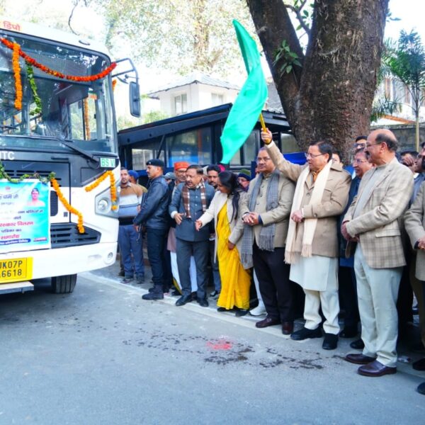 मुख्यमंत्री धामी ने कहा कि अब तक 13 से अधिक नए बस अड्डों और कार्यशालाओं का निर्माण पूर्ण किया जा चुका है, जबकि 14 अन्य स्थानों पर कार्य प्रगति पर है, जिनमें 4 आईएसबीटी भी शामिल हैं