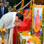 मुख्यमंत्री धामी ने कहा कि स्वामी विवेकानंद जी का युवा शक्ति पर अटूट विश्वास था और वे युवाओं को राष्ट्र के पुनर्जागरण का सबसे सशक्त माध्यम मानते थे