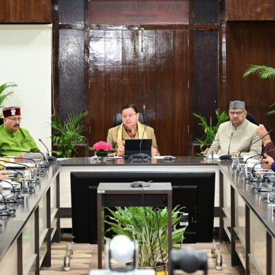 मुख्यमंत्री धामी ने निर्देश दिए कि यह भी सुनिश्चित किया जाए कि किसानों से संबंधित देयकों का भुगतान समय पर हो