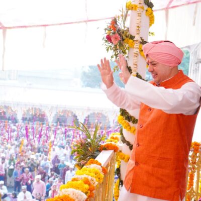 श्री दरबार साहिब में गुरु मंत्र पाकर धन्य धन्य हुई गुरु की प्यारी संगतें