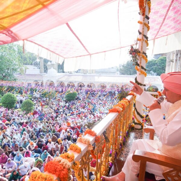 श्री महंत देवेंद्र दास जी महाराज के आशीर्वाद से श्री दरबार साहिब में भक्ति का सागर, संगतों ने भजनों-कीर्तनों का लिया आनंद