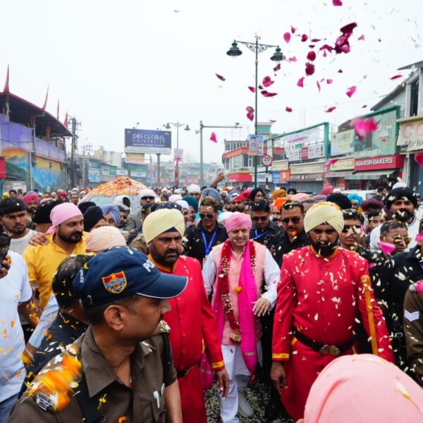 श्री गुरु महाराज जी की प्यारी संगतों के साथ नगर परिक्रमा में शामिल हुए दूनवासी