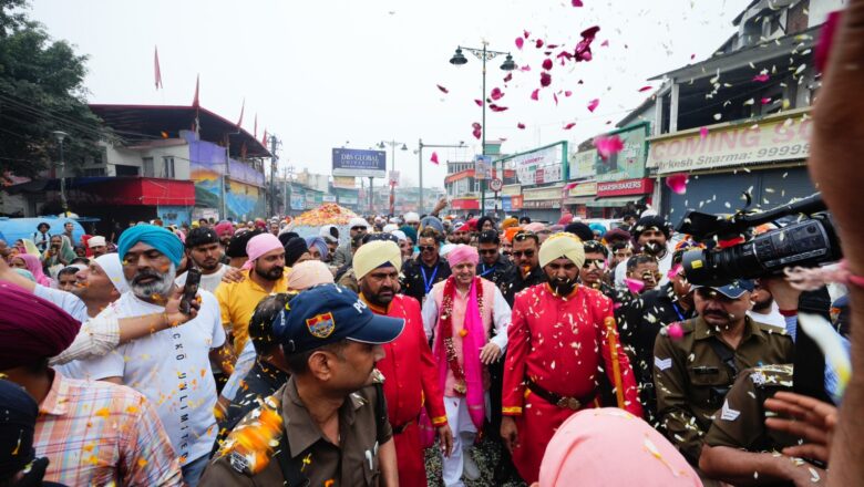 श्री गुरु महाराज जी की प्यारी संगतों के साथ नगर परिक्रमा में शामिल हुए दूनवासी