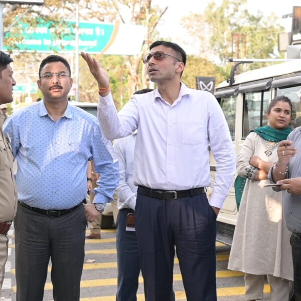 डीएम ने महेंद्र ग्राउंड का किया निरीक्षण, हर सुविधा समय पर सुनिश्चित करने के निर्देश