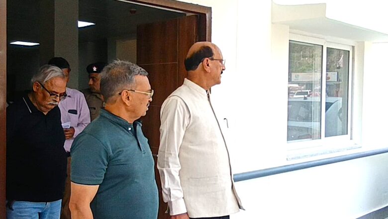 डॉक्टर जिम्मेदारी और संवेदनशीलता से करें कार्य सुबोध उनियाल