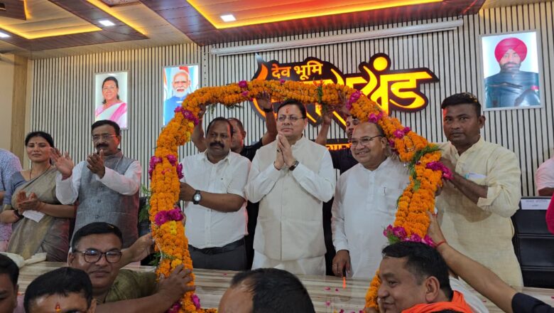 मुख्यमंत्री धामी ने कहा कि हमारा प्रयास है कि राज्य में शिक्षा के मंदिर स्थापित हों, जहां तय मानकों के अनुरूप गुणवत्तापूर्ण शिक्षा दी जाए, न कि शिक्षा के नाम पर बच्चों को अलगाववादी मानसिकता की ओर धकेला जाए