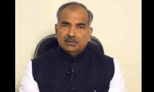 राजनीतिक गलियारों में बहस तेजक्या रणनीति या मजबूरी?क्या पांडे अपनी छवि बचाने में जुटे हैं?