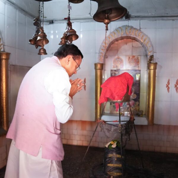 मुख्यमंत्री श्री पुष्कर सिंह धामी बोले, आस्था के केंद्र समाज में सकारात्मक ऊर्जा का संचार करते हैं