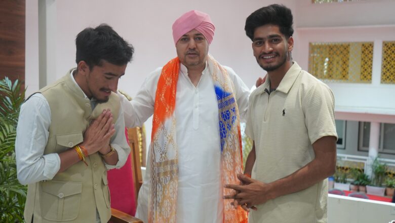 ईट राइट यूथ हैकथॉन में राष्ट्रीय स्तर पर चमके एसजीआरआर छात्र, श्रीमहंत देवेन्द्र दास जी महाराज ने बढ़ाया उत्साह