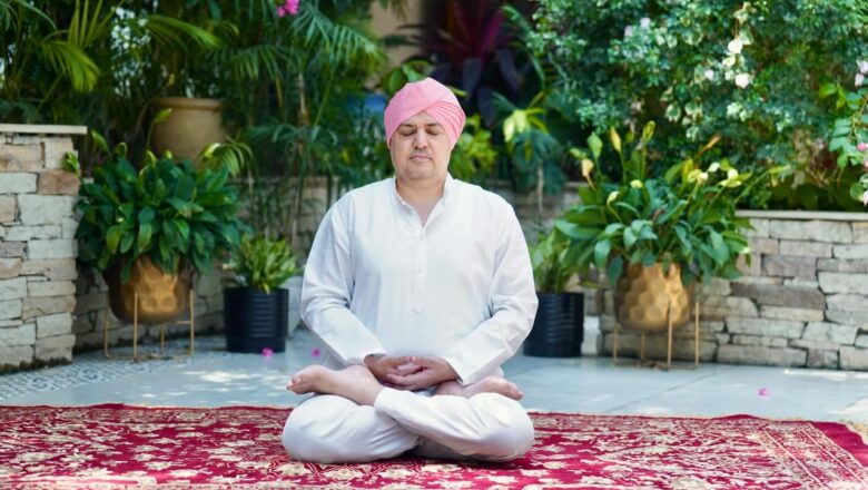 श्रीमहंत देवेन्द्र दास जी महाराज ने कहा कि योग भारत की प्राचीन धरोहर है, जो शरीर, मन और आत्मा के बीच संतुलन स्थापित करता है