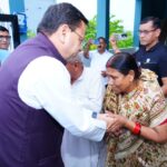शहीदों के सम्मान और परिवारों के कल्याण को प्रतिबद्ध सीएम धामी, परिजनों से किया आत्मीय संवाद