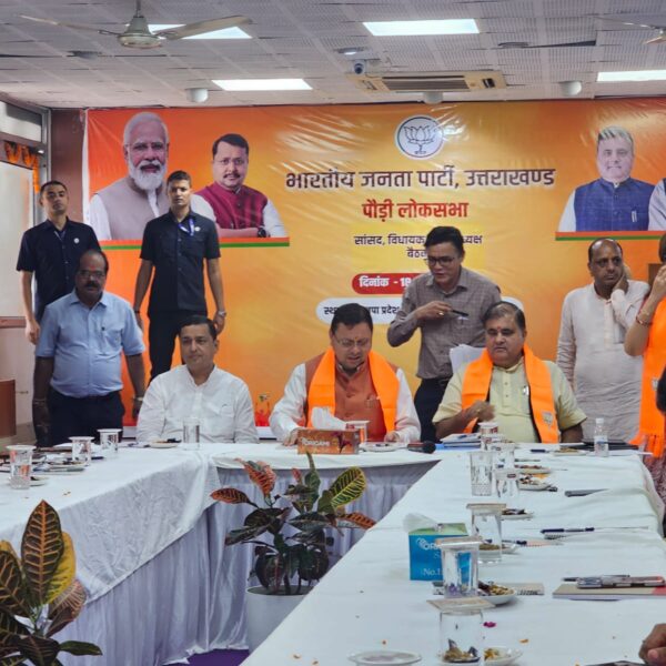 सीएम धामी ने आगामी संगठनात्मक अभियानों की तैयारियों की समीक्षा कर संगठन को और सक्रिय बनाने के दिए निर्देश