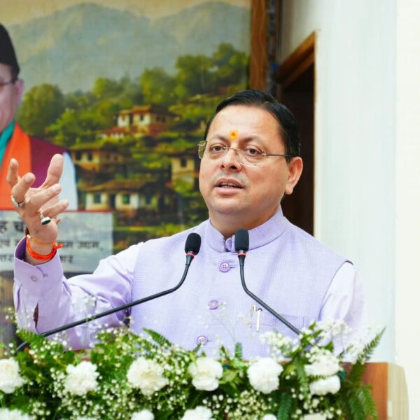 मुख्यमंत्री धामी ने देहरादून के आईटी पार्क स्थित 13 गांव में प्रदेश के समस्त जनपदों के स्वयं सहायता समूहों के उत्पाद विपणण के लिए राज्य स्तरीय विपणन केंद्र खोलने की घोषणा की 