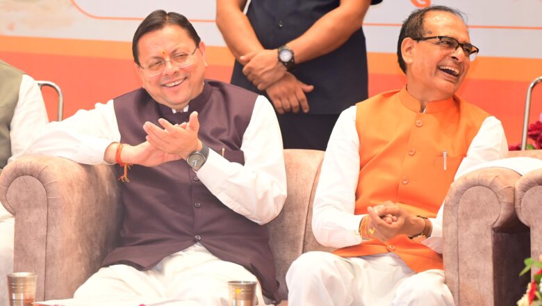 मुख्यमंत्री धामी ने संत-महात्माओं से मांगा मार्गदर्शन, कहा- राष्ट्रहित में समाज को दें दिशा