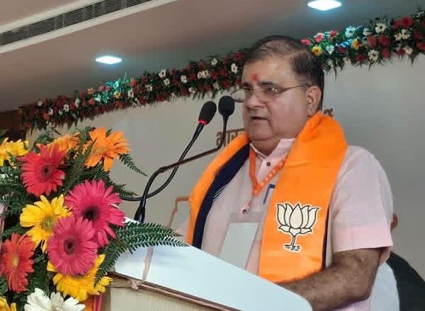 7 हजार बीघा जमीन का दावा पूरी तरह गलत, कांग्रेस पहले अपने कार्यकाल का आईटी पार्क और सिडकुल का रिकॉर्ड देखे: भट्ट