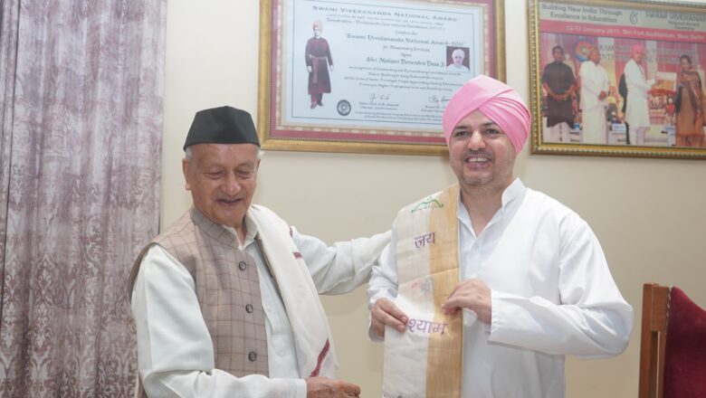 श्रीमहंत देवेन्द्र दास जी महाराज के नेतृत्व में शिक्षा, स्वास्थ्य और मानव सेवा के क्षेत्र में श्री गुरु राम राय ग्रुप के कार्यों की भगत सिंह कोश्यारी ने सराहना की।