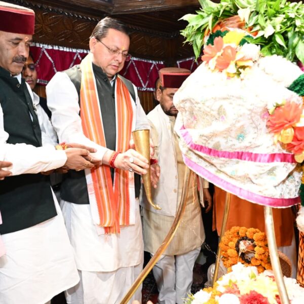 मुख्यमंत्री धामी ने बाबा विश्वनाथ से प्रधानमंत्री मोदी के स्वस्थ एवं दीर्घायु जीवन की कामना की