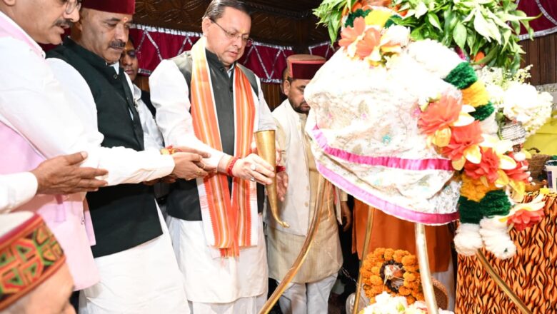मुख्यमंत्री धामी ने बाबा विश्वनाथ से प्रधानमंत्री मोदी के स्वस्थ एवं दीर्घायु जीवन की कामना की