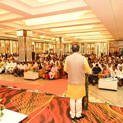 मुख्यमंत्री धामी ने कहा कि स्वयं सहायता समूहों, महिला उद्यमिता, कृषि, बागवानी, स्थानीय उत्पादों और पर्यटन को बढ़ावा देकर ग्रामीण अर्थव्यवस्था को मजबूत किया जा रहा है