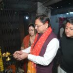 मुख्यमंत्री पुष्कर सिंह धामी एवं श्रीमती गीता धामी ने श्री हरि चंद देवता मंदिर में विधि-विधान से की पूजा-अर्चना