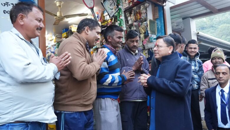मुख्यमंत्री धामी से मिलने उमड़े लोग, आत्मीय संवाद ने जीता जनता का दिल